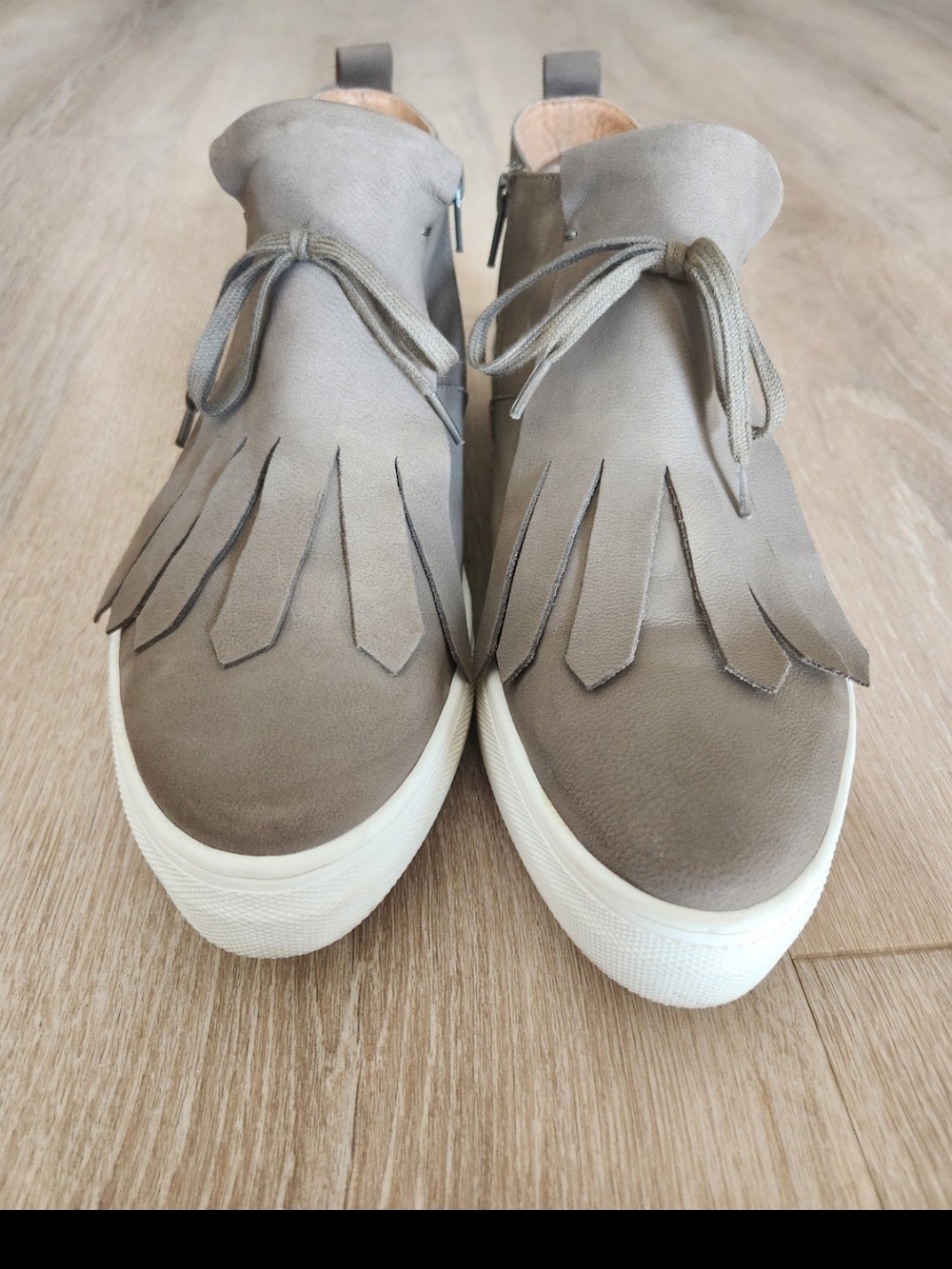Seychelles Leather Taupe Fringe Side Zip Pointed Toe Fashion Sneakers 10